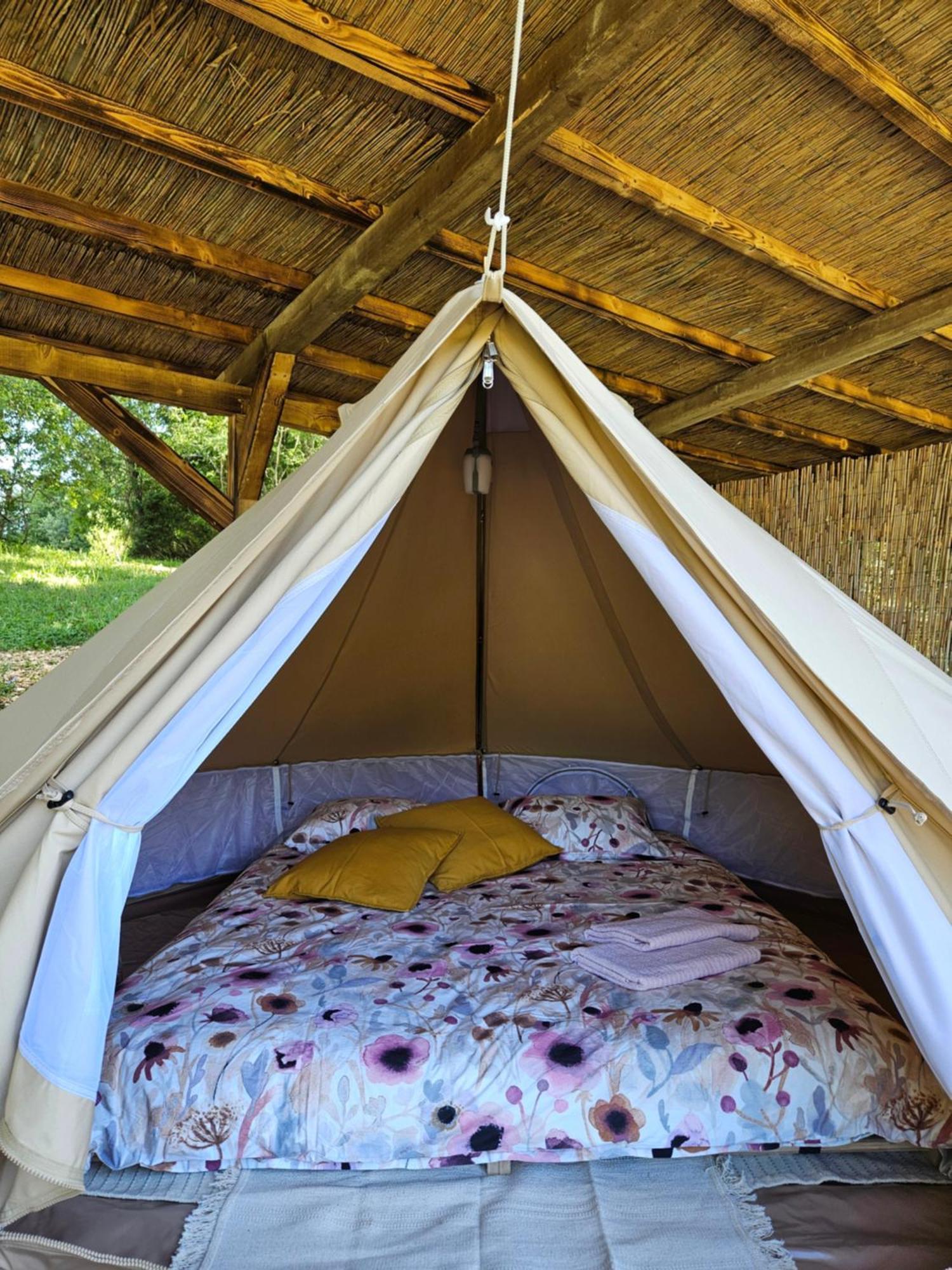 ホテル Eco Camp Supot Šmarje エクステリア 写真